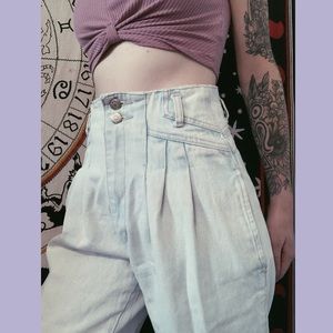 Vintage high waisted jeans